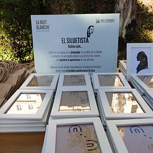 Silhuetas em congresso corporativo