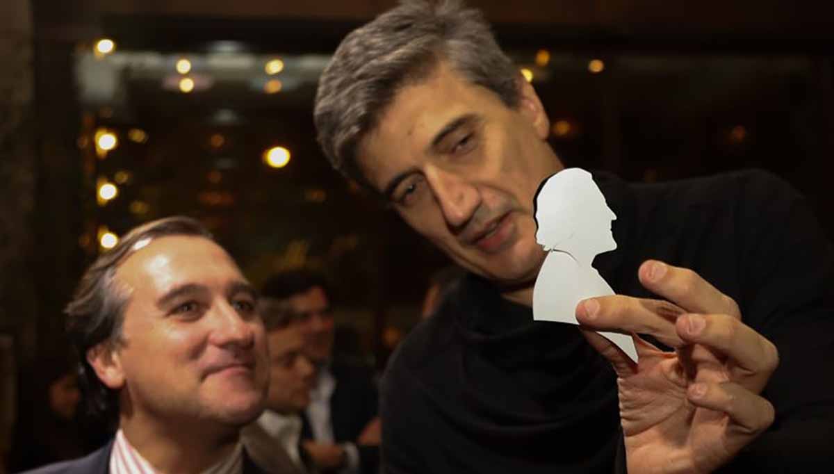 Forte semelhança em silhueta recortada à mão